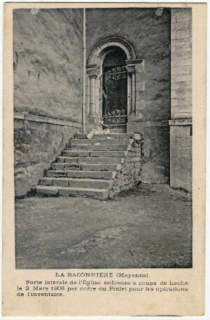 La Baconnière - porte de l'église défoncée 1906